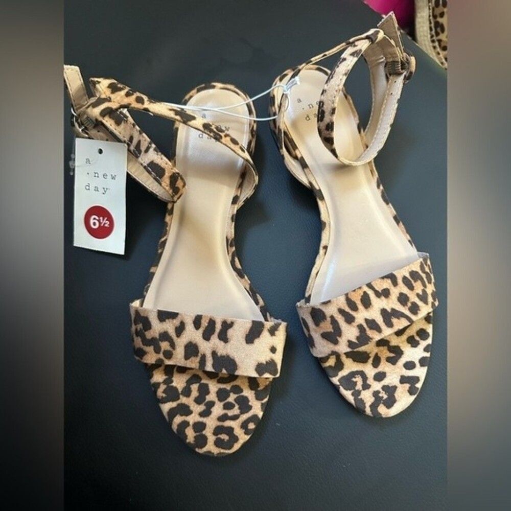 796 NWT Women's leopard Microsuede Ankle Strap Sandals Brown Size 6 1/2